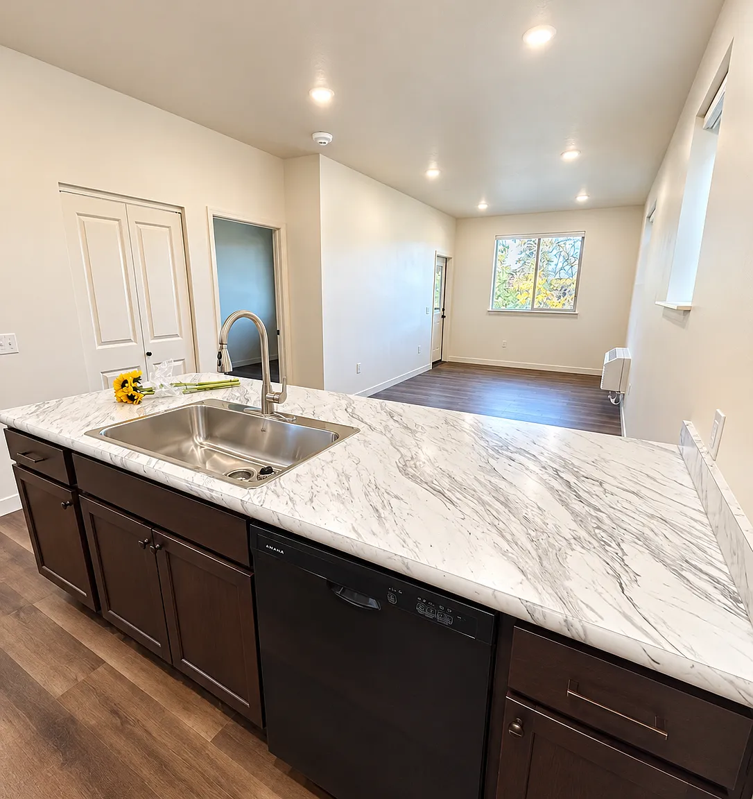 1 bed, 600 sqft, $1,365 — Photo 2