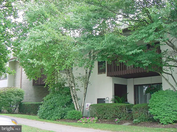 901 Raintree Ln, Malvern, PA 19355