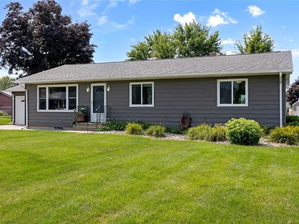 211 E 13th St, Tipton, IA 52772