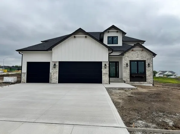 1310 S Auburn Pl, West Des Moines, IA 50266