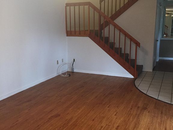 2nd image of 2922 Pecan Ave