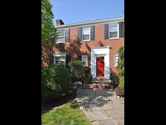 3rd image of 121 Raymond Ave