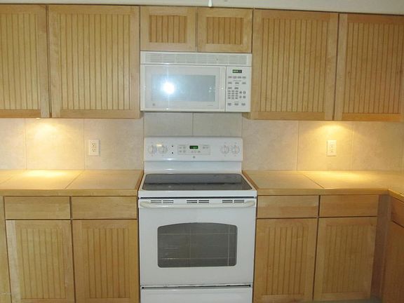 3rd image of 3349 Elder St