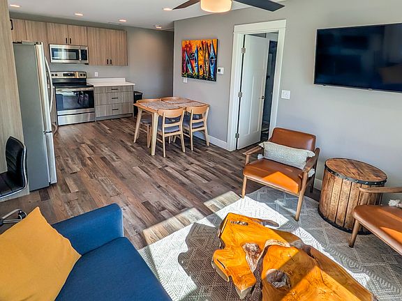 5th image of 10705 Willow Ave #1/2