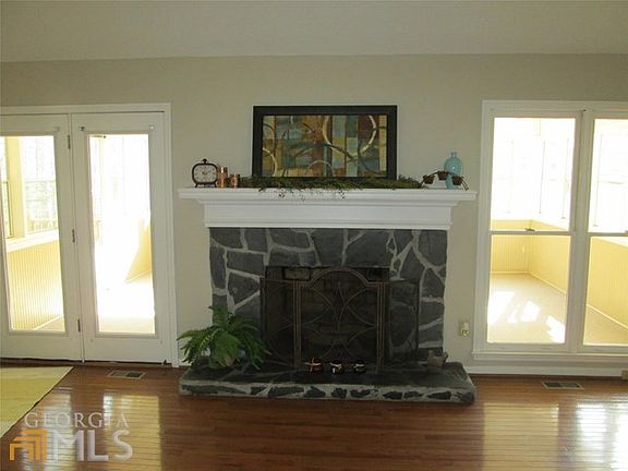3rd image of 1434 Moore Rd