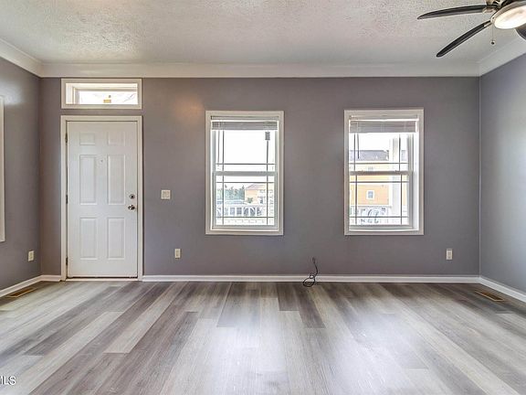 5th image of 2201 Toulouse St