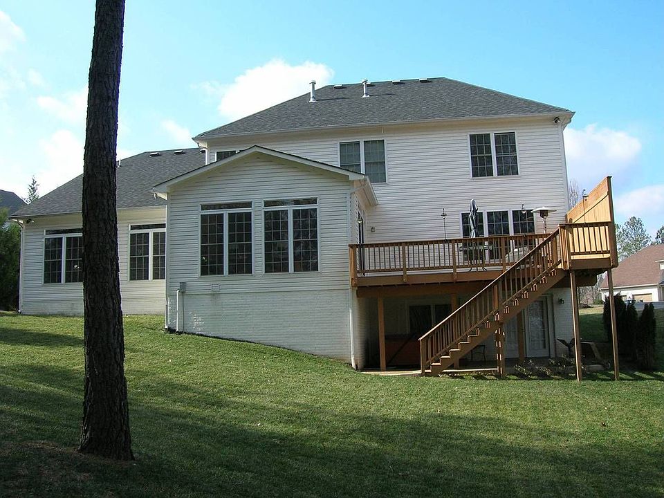4 Cattail Ct - Rear