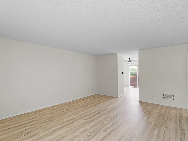 Tuscany Apartments — Photo 38
