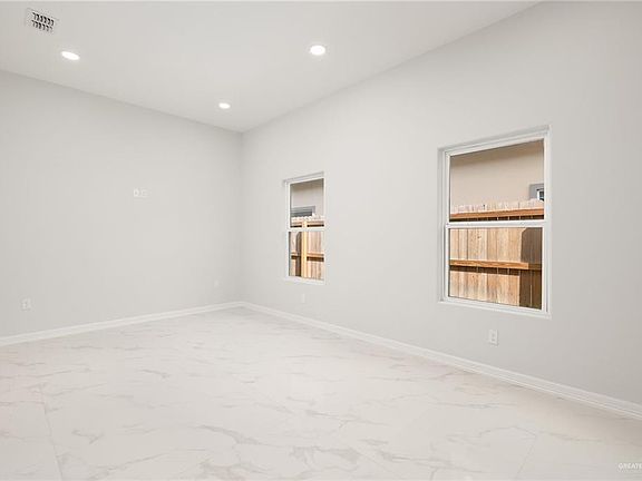 5th image of 3409 Camellia Ave