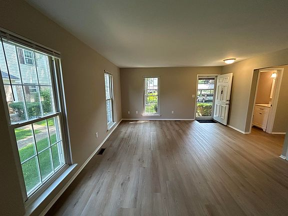 4th image of 3288 Alpine Dr