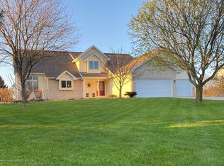 2315 White Pine Dr, Williamston, MI 48895