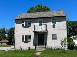 1569 Cass St, Green Bay, WI 54302