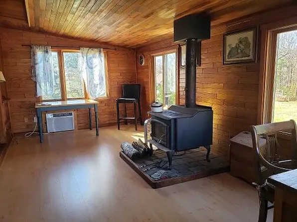 224 Greasy St, Lansing, WV 25862