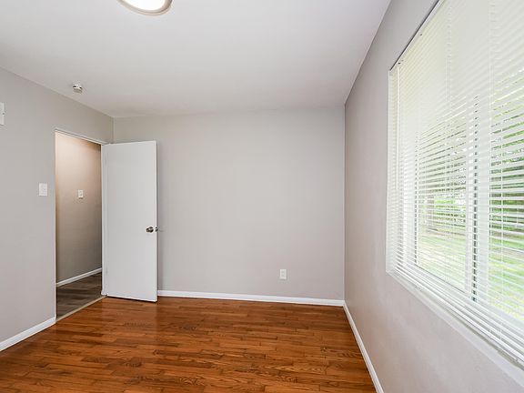 5th image of 10229 Lynncrest Ct
