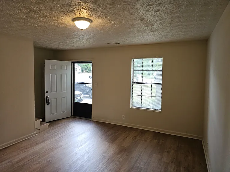 490 S Jeff Davis Dr #B — Photo 8
