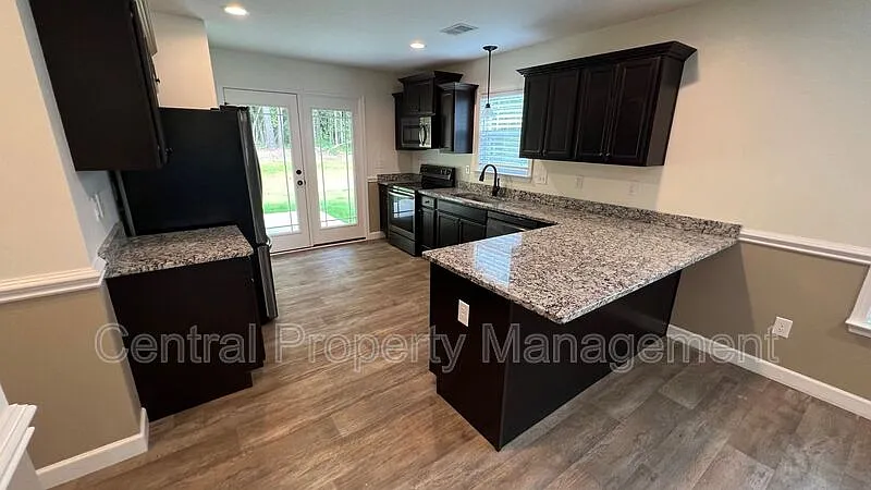 3 bed, 2.0 bath, 1230 sqft, $1,695 — Photo 4