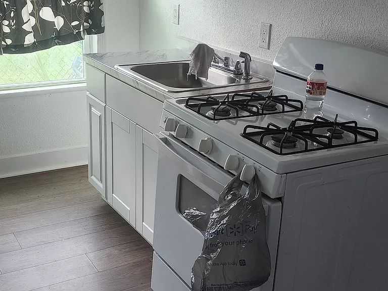 417 Earl St #2 — Photo 3