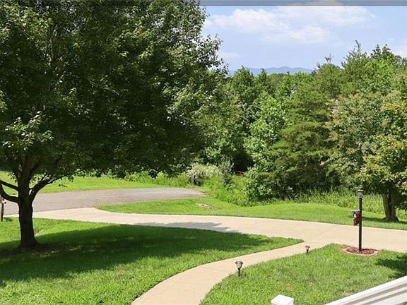5th image of 270 N Bridgewater Rd