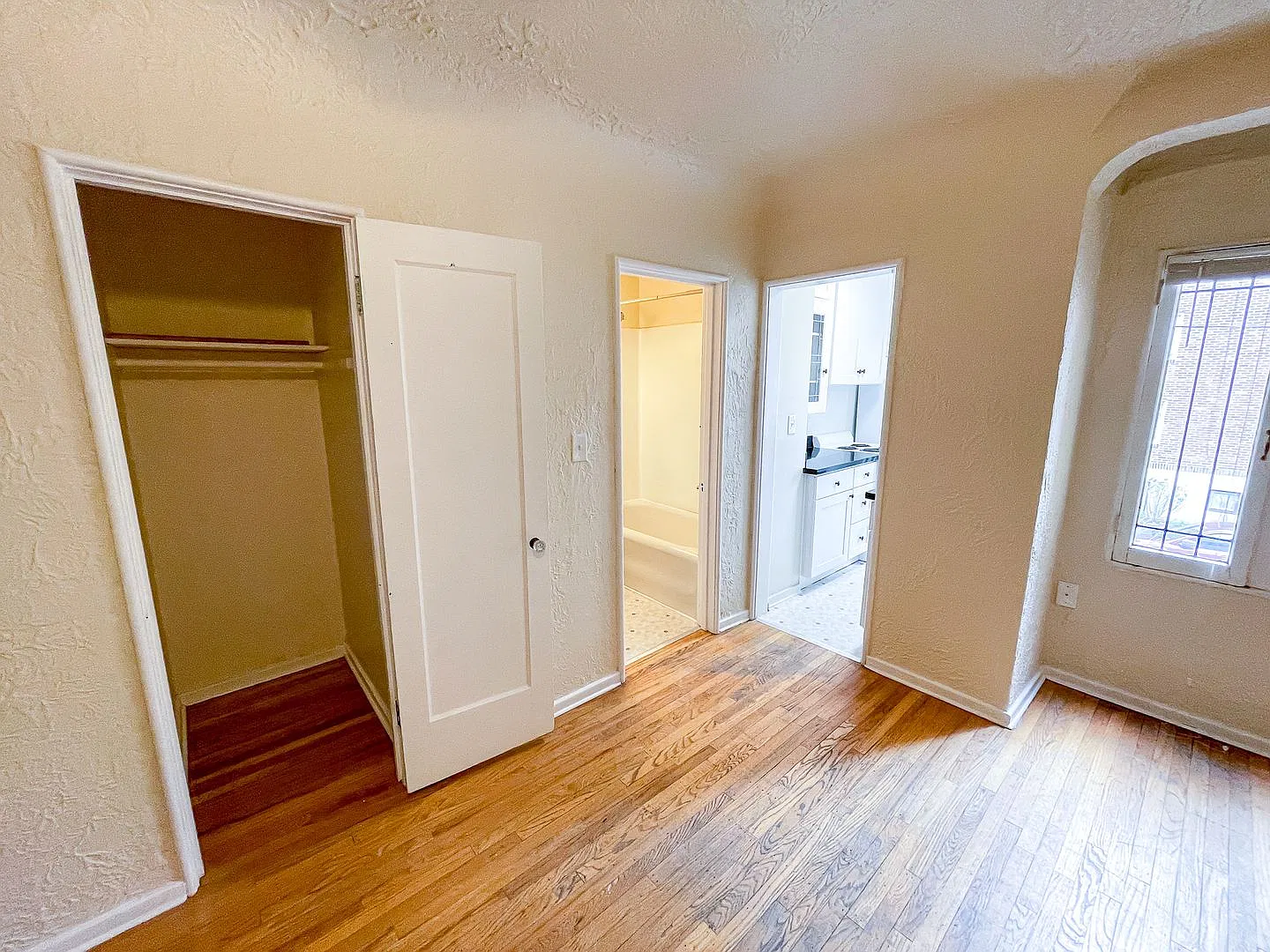 Serpentine Apartments — Photo 4