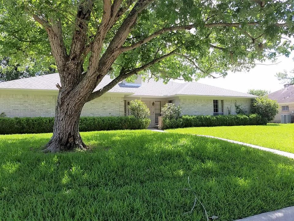 1st image of 1711 Laurel Oaks Dr