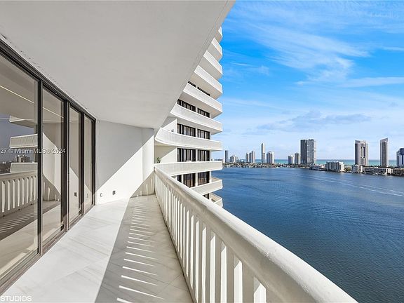 3rd image of 3000 Island Blvd APT 2002
