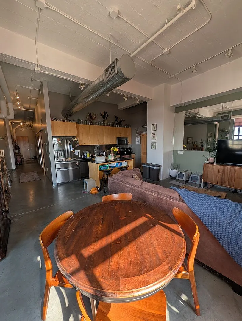 Spacious 2BR Condo in Minneapolis — Photo 4