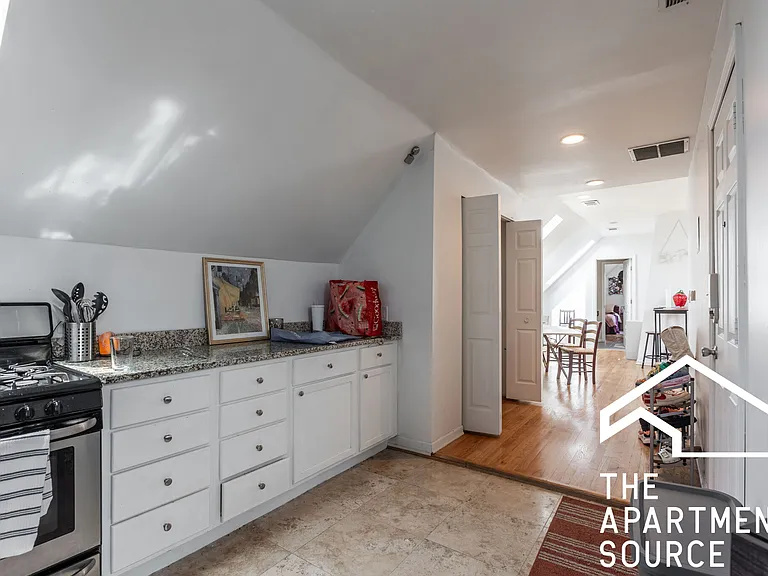 1245 W Barry Ave #T — Photo 6