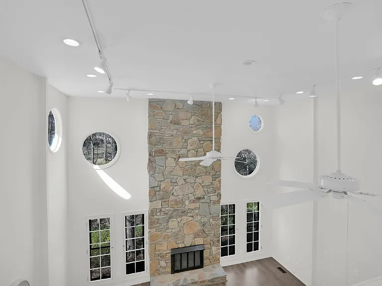 408 Wilby Dr — Photo 38