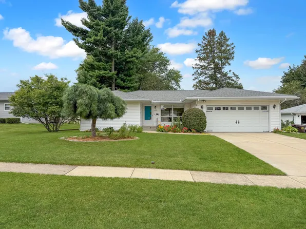 1353 Empire Ct, Freeport, IL 61032