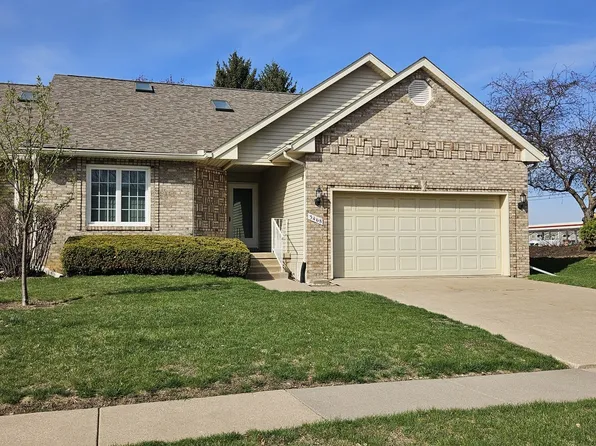3468 Maple Glen Dr #1, Bettendorf, IA 52722