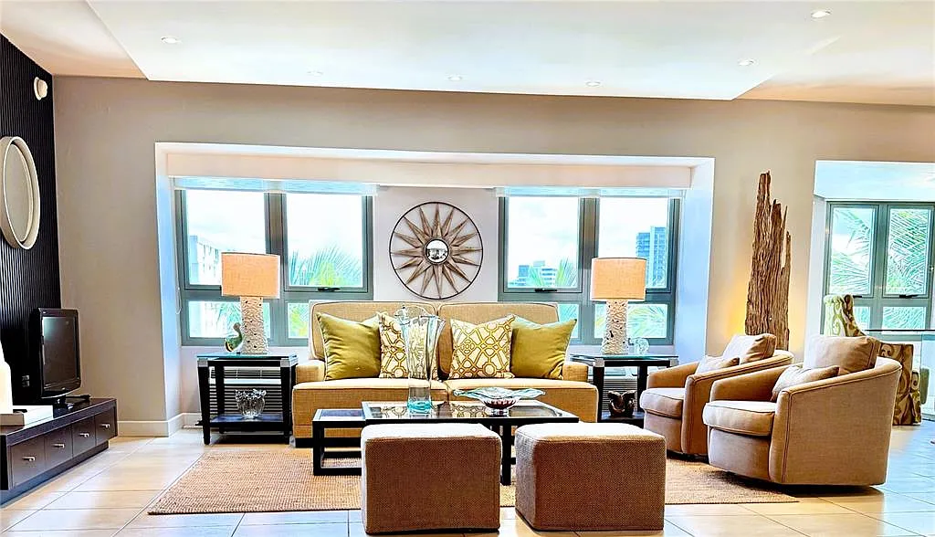 2 bed, 2.0 bath, 1340 sqft, $5,600 — Photo 2