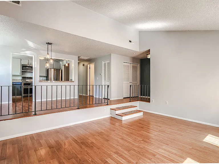 37 Greenridge Ct #TOWNHOUSE — Photo 3