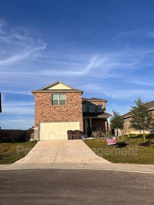 3 bed, 2.5 bath, 2240 sqft, $1,895 — Photo 2