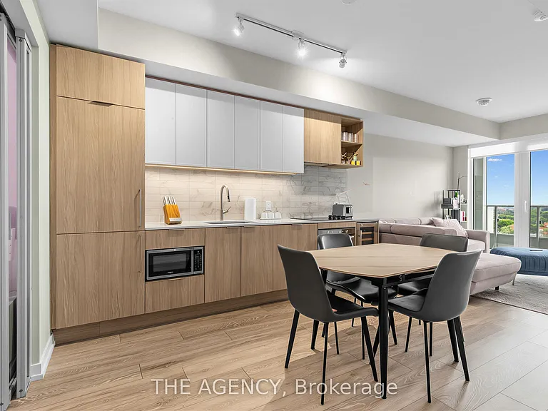 2020 Bathurst St #1817 — Photo 8