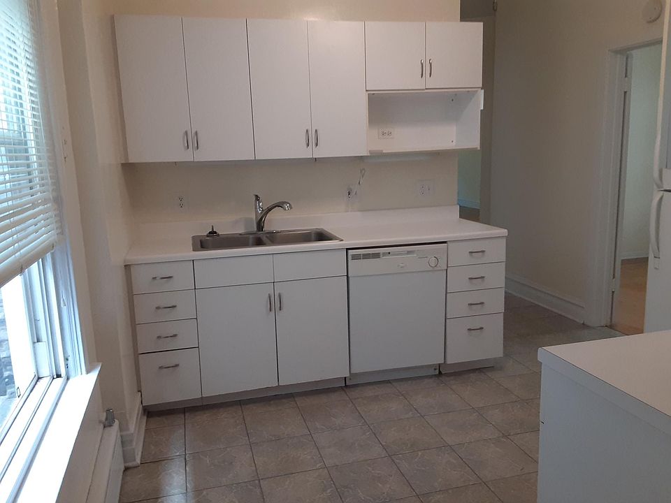 1st image of 1315 W Carmen Ave #2F