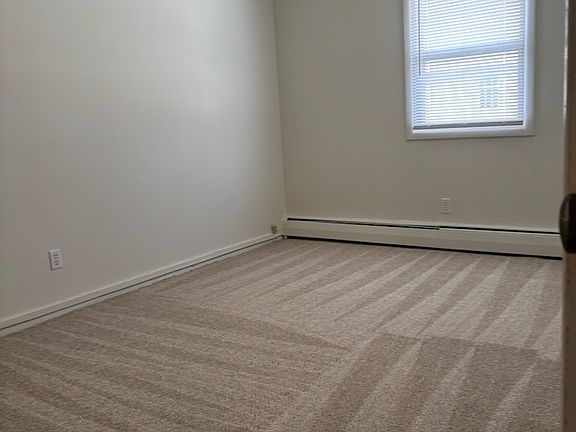 3rd image of 728 Waskin Dr #C