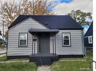 19105 Meier St, Roseville, MI 48066