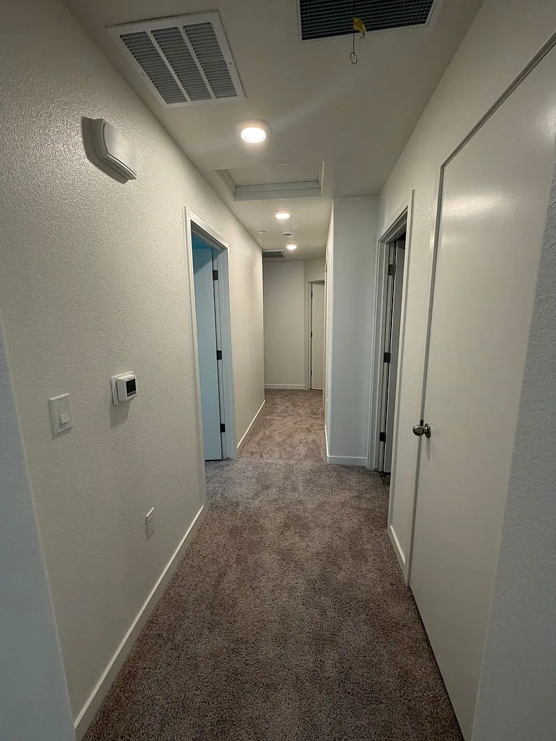Beautiful Brand-New home for rent in Corcoran — Photo 4