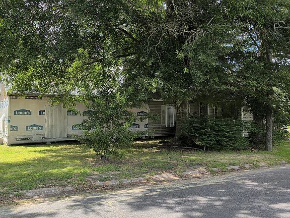 3rd image of 321 Evelyn St