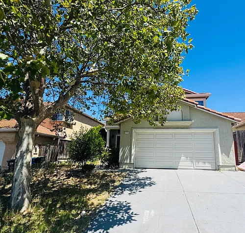 2210 Southwood Dr Photo 1