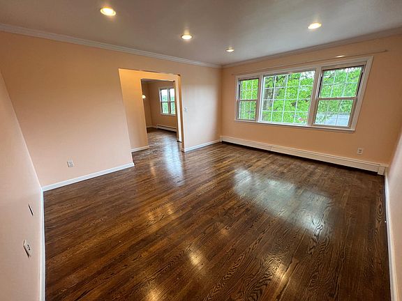 2nd image of 94 Washington Ave N Floor 1