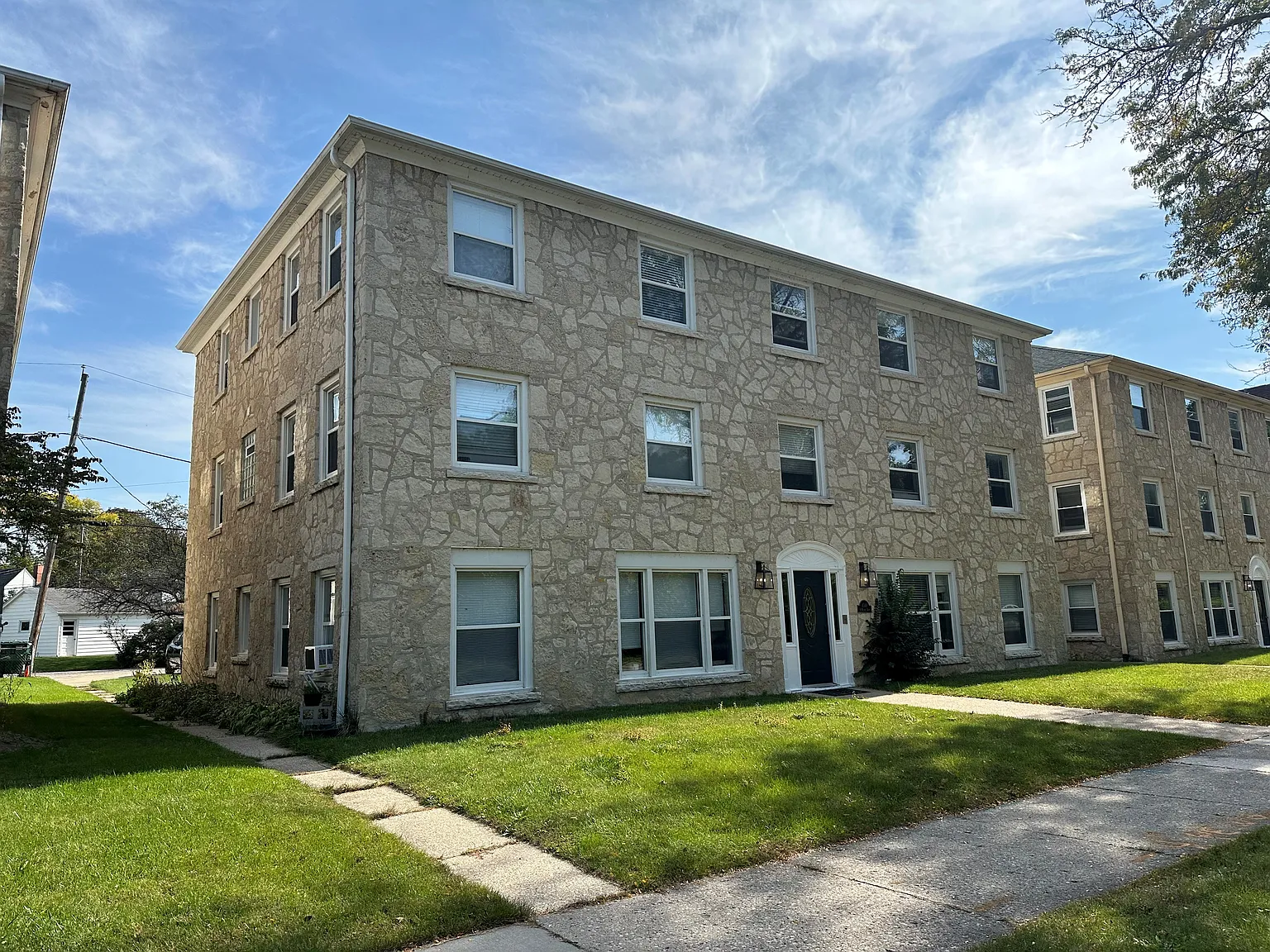 2 bed, $1,375 — Photo 1