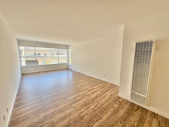 2nd image of 237 Cumberland St #3