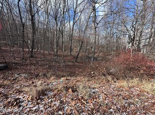 2377 Southport Dr, Bushkill, PA 18324