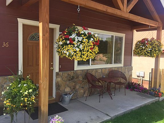 Flower boxes w/ drip system