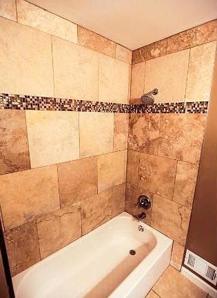 3rd image of 167 Gladstone Cir