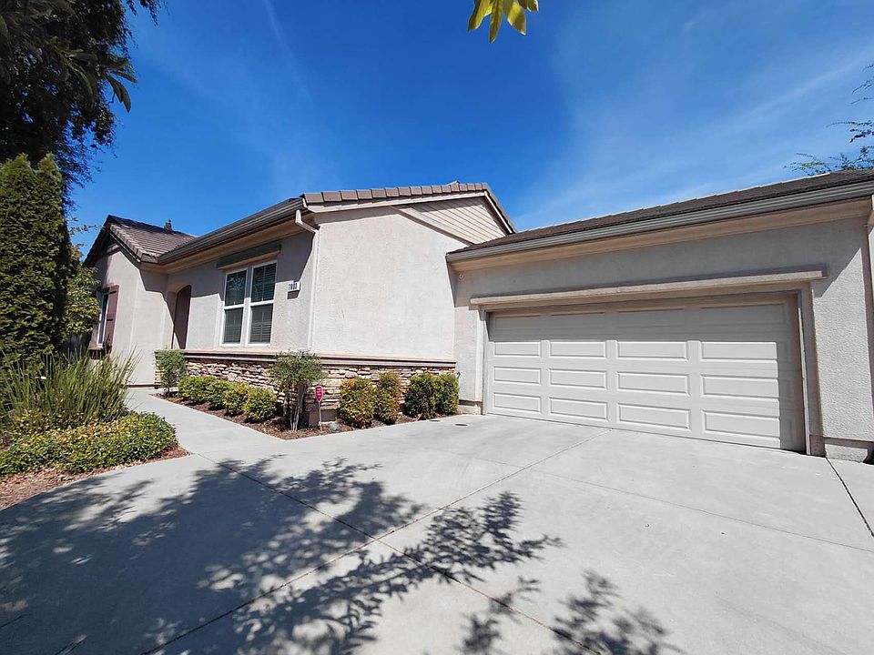 1st image of 7903 Collins Isle Ln