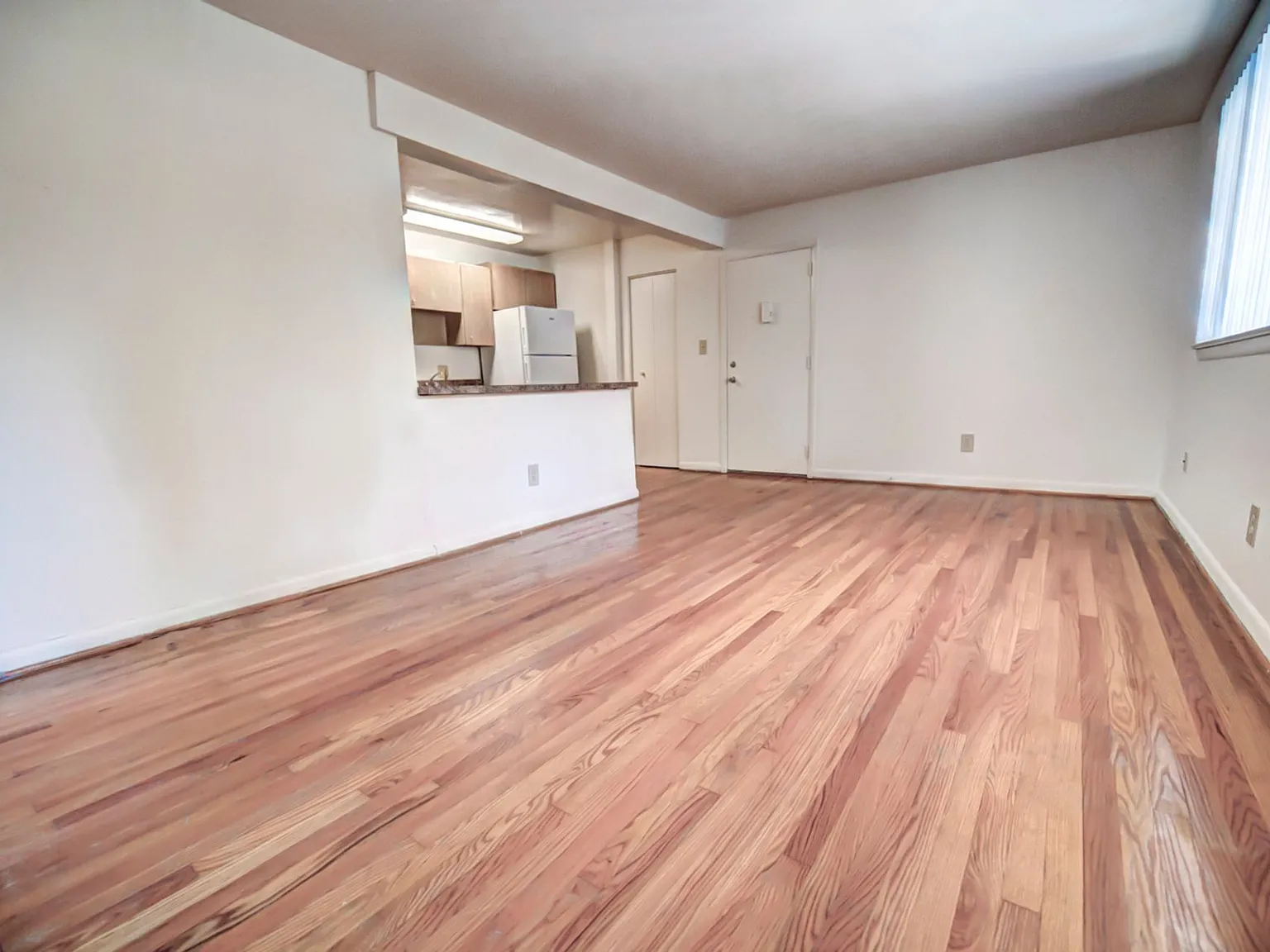 HIckory Heights Apartments — Photo 1