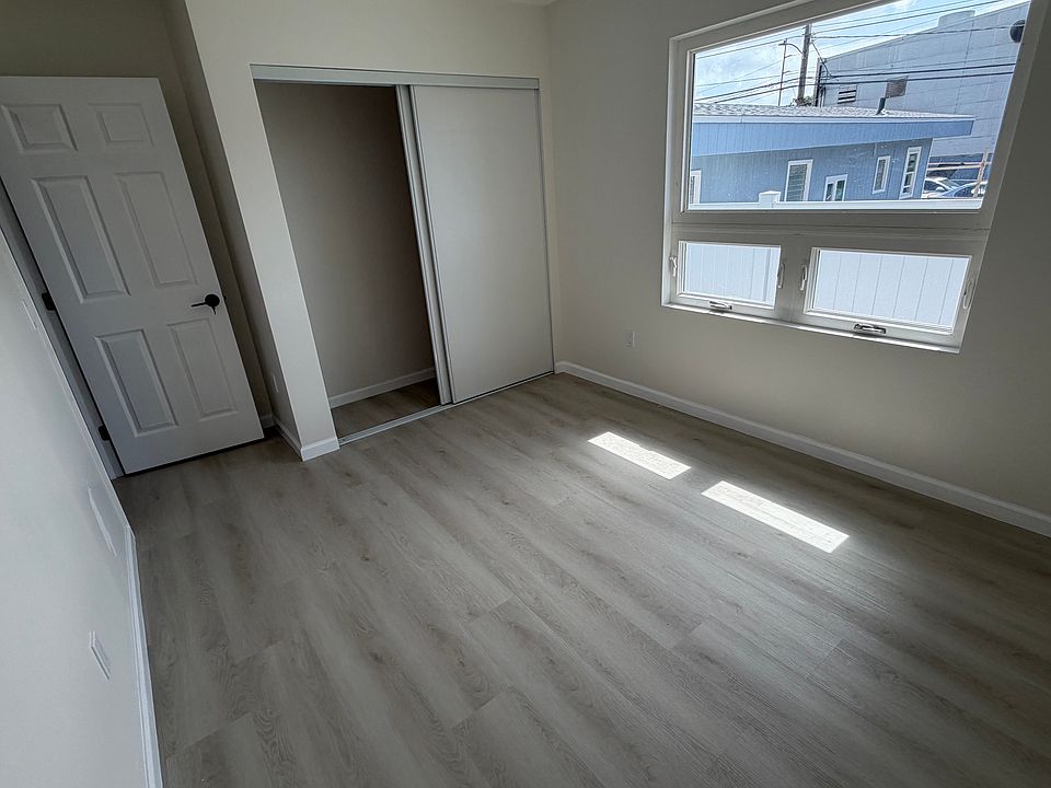 1st image of 942 Akepo Ln #F
