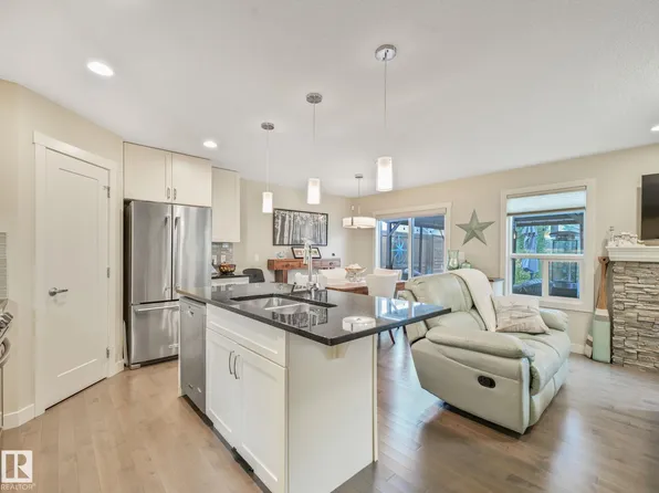145 Summerstone Ln, Strathcona County, AB T8H 0Y4